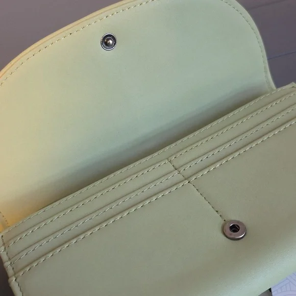 THE SAK NWT Fernwood Key Lime Large Leather Wallet - Picture 9 of 14